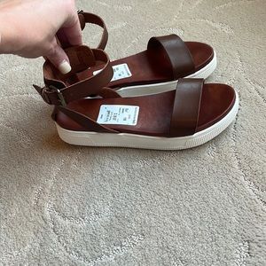 Mia sandals